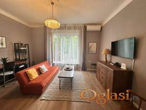 Jednoiposoban, namešten stan sa parking mestom, Adamovićevo naselje